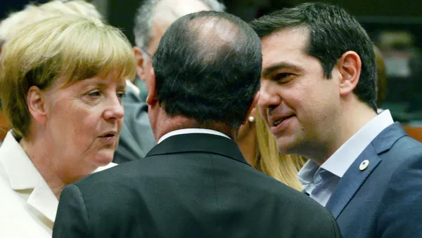 Angela Merkel, Fransoa Oland i Aleksis Cipras na Samitu evrozone u Briselu 12. jula 2015. na kojem se odlučuje o predlogu grčkih reformi - Sputnik Srbija