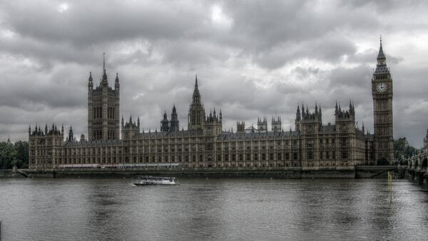 Вестминстерска палата у Лондону, поред Темзе, седиште је  Парламента Уједињеног Краљевства Велике Британије - Sputnik Србија