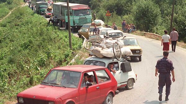 Избеглице напуштају Хрватску 1995. године  - Sputnik Србија