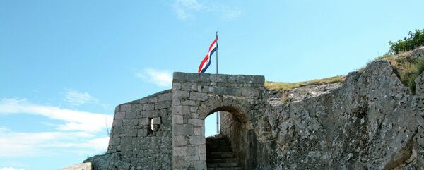 Hrvatska zastava se vijori na tvrđavi u Kninu - Sputnik Srbija