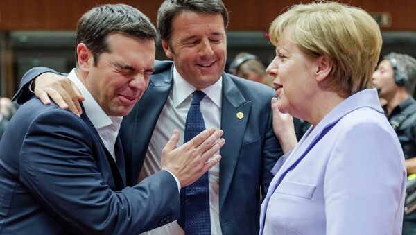 Италијански премијер Матео Ренци са грчким колегом Алексисом Ципрасом и немачком канцеларком Ангелом Меркел - Sputnik Србија