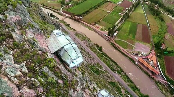 Skajlodž kapsula iznad litice - Sputnik Srbija