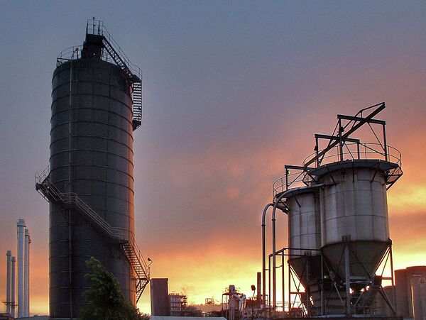 Мрежа за реституцију тврди да је нови закон „законита“ пљачка државне својине и зато ће се, најављују, жалити Европској комисији и међународним институцијама. - Sputnik Србија