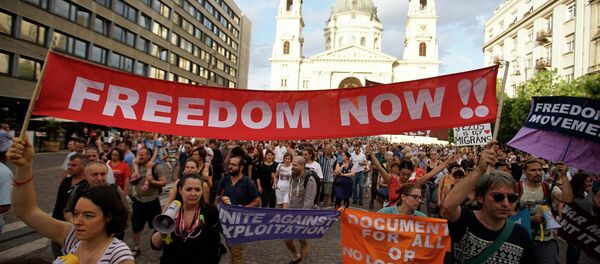 Протест у Будимпешти против постављања ограде на граници са Србијом - Sputnik Србија