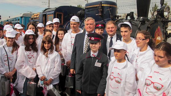 Vladimir Jakunjin sa učenicima iz Srbije - Sputnik Srbija