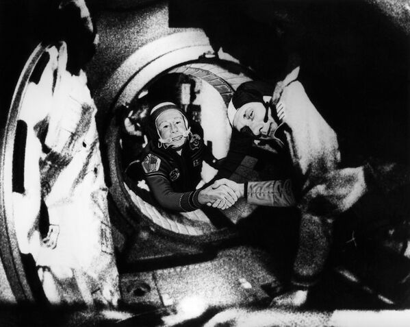 Sojuz-Apolo: 40 godina od istorijskog sovjetsko-američkog leta u svemir - Sputnik Srbija