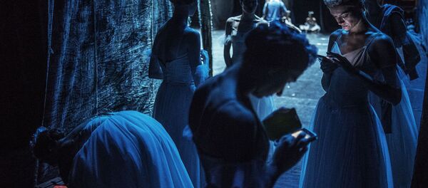 Balerine sa telefonima - Sputnik Srbija