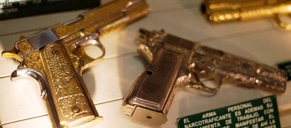 Златни пиштољи Ел Чапе Гузмана Златни пиштољи Ел Чапе Гузмана - Sputnik Србија