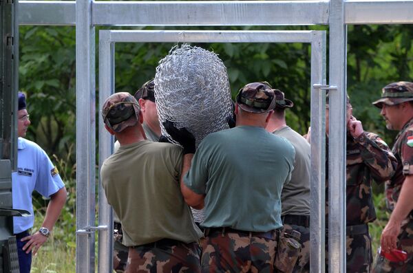 Звршена изградња првих 175 метара пробне ограде  - Sputnik Србија