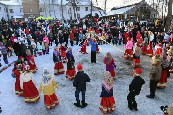 Ruska dobrodošlica proleću: tradicija slovenskog festivala palačinki - Sputnik Srbija