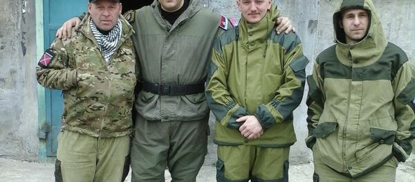 Radomir Počuča (drugi sleva) - Sputnik Srbija