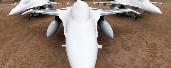 Ф-16 „фајтинг фалкон“, вишенаменски ловачки авион Ф-16 „фајтинг фалкон“, вишенаменски ловачки авион - Sputnik Србија