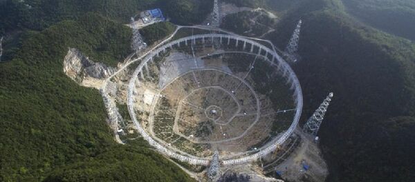 Prvi od 4.600 panela koji će biti iskorišćeni za kineski teleskop Prvi od 4.600 panela koji će biti iskorišćeni za kineski teleskop - Sputnik Srbija