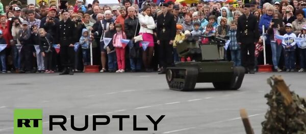 Нови борбени робот платформа М - Sputnik Србија