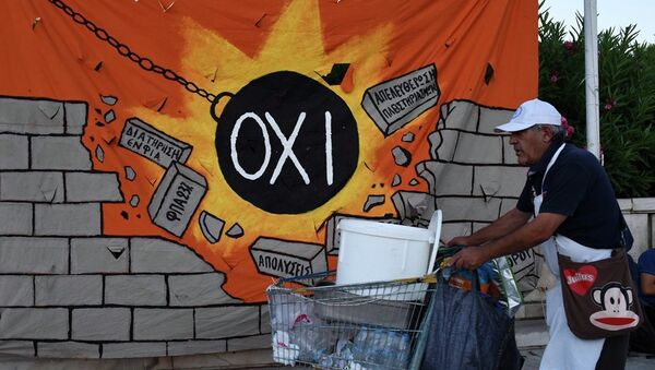 Grčka kriza. Kulgla sa natpisom  NE uništava zid koji predstavlja mere štednje - Sputnik Srbija