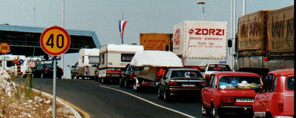 Srpske izbeglice iz knina posle akcije Oluja Srpske izbeglice iz knina posle akcije Oluja - Sputnik Srbija