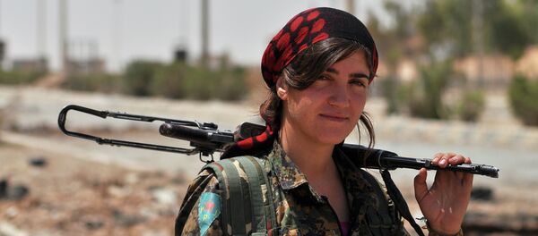 Žena koja se bori za kurdske Narodne zaštitne jedinice - Sputnik Srbija