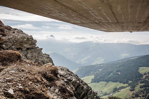 Pogled iz muzeja na neke od najviših vrhova povezuje prirodu sa temom muzeja. - Sputnik Srbija