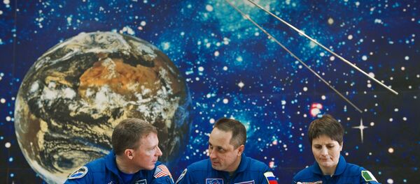 Чланови експедиције Међународне космичке станице приликом посете музеју - Sputnik Србија