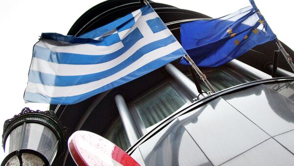 Zastave Grčke i EU na Grčkoj ambasadi u Briselu - Sputnik Srbija