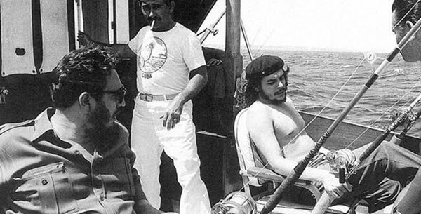 Fidel Kastro i Če Gevara na pecanju Fidel Kastro i Če Gevara na pecanju - Sputnik Srbija