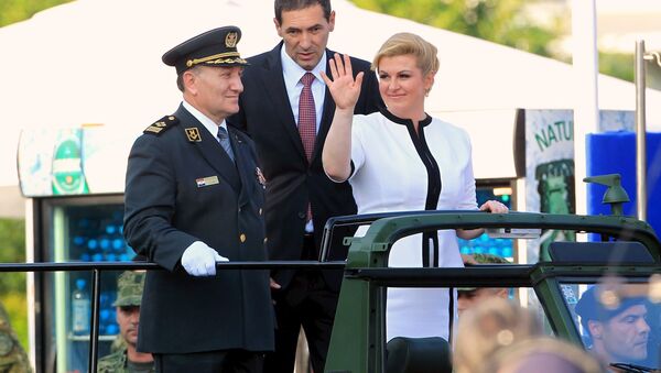 Hrvatska predsednica Kolinda Grabar Kitarević,   ministar odbrane Ante Kotoromanović i general Drago Lovrić - Sputnik Srbija