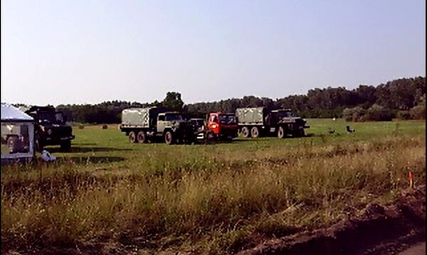 Војни камони који контролиши изградњу зида на Мађарској граници - Sputnik Србија