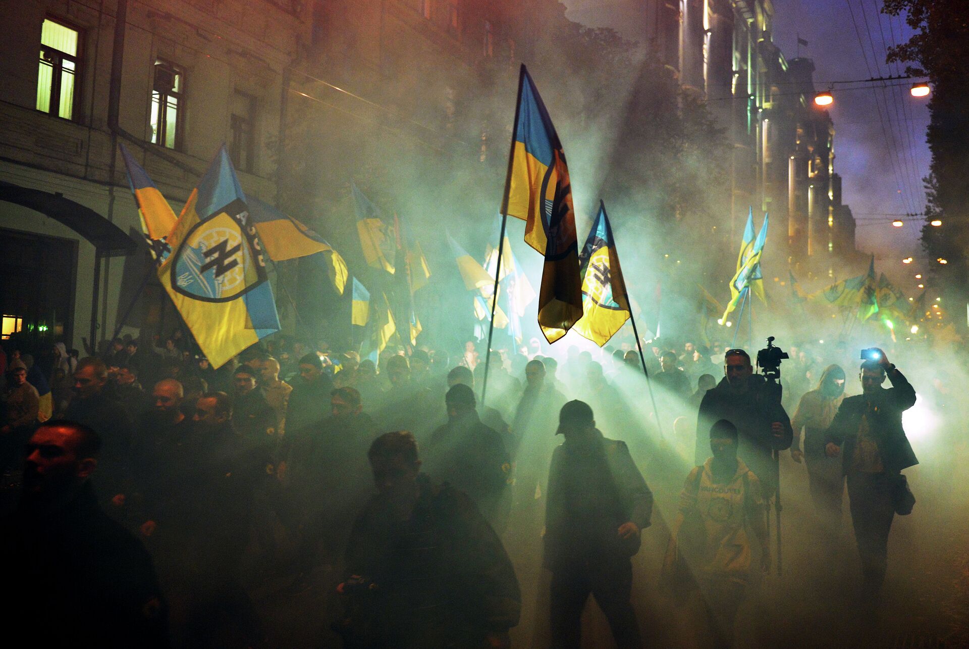 Украјински националисти из Азов батаљона током протеста у Кијеву. - Sputnik Србија, 1920, 06.03.2022