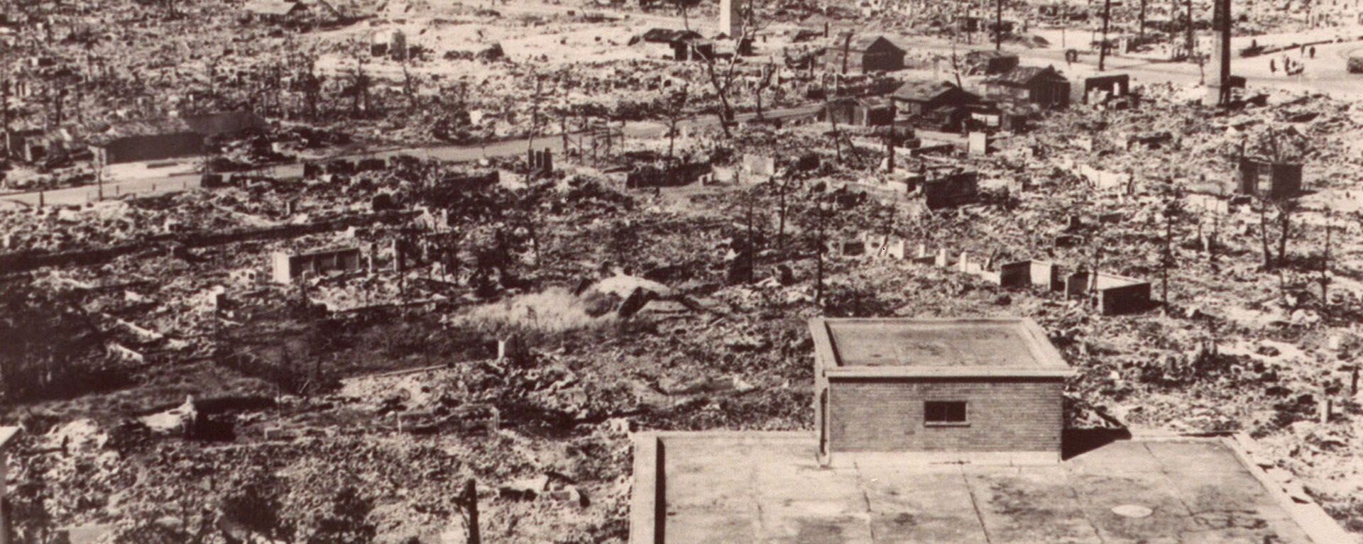 Уништена Хирошима, после бацања атомске бомбе из америчког  Б-29, 06. августа 1945. Пилот Пол Тибетс авион је назвао Енола Геј, по својој мајци - Sputnik Србија, 1920, 06.08.2023