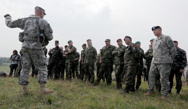 НАТО не одустаје од војних вежби, од русофобије и - буџета НАТО не одустаје од војних вежби, од русофобије и - буџета - Sputnik Србија