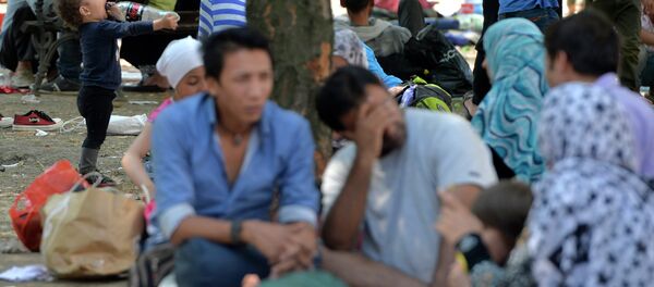 Migranti iz Sirije u parku kod autobuske stanice u Beogradu Migranti iz Sirije u parku kod autobuske stanice u Beogradu - Sputnik Srbija