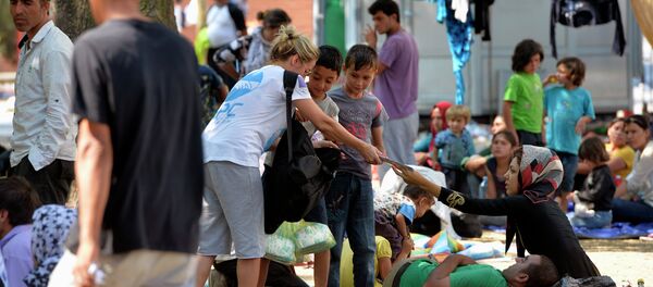 Migranti iz Sirije u parku kod autobuske stanice u Beogradu Migranti iz Sirije u parku kod autobuske stanice u Beogradu - Sputnik Srbija