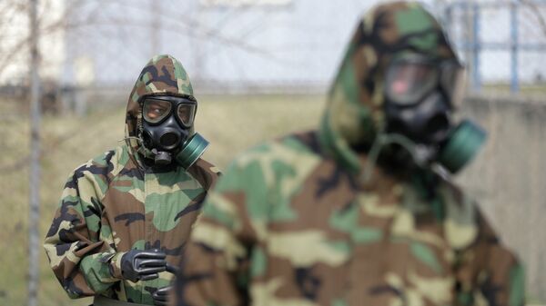 Војници са гас маскама - Sputnik Србија