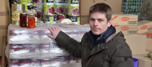 Француски хуманитарц Арно Гујон са донацијом за Србе са Косова - Sputnik Србија