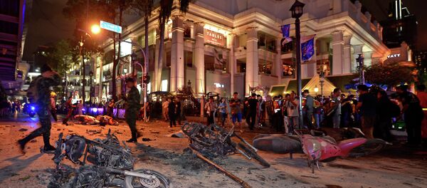 Thai soldiers inspect the scene after a bomb exploded - Sputnik Србија