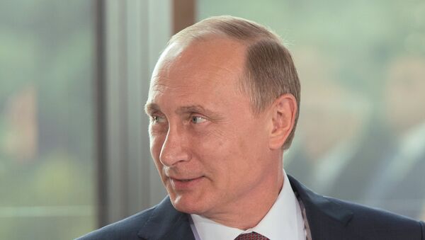 Руски председник Владимир Путин је био данас са представницима националних асоцијација Крима - Sputnik Србија