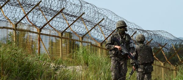 Јужнокорејски војници патролирају у демилитаризованој зони на граници са Северном Корејом - Sputnik Србија