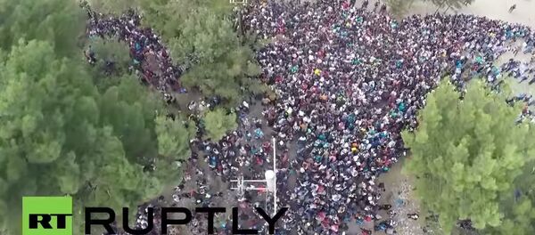 Мигранти пробили кордон полиције - Sputnik Србија