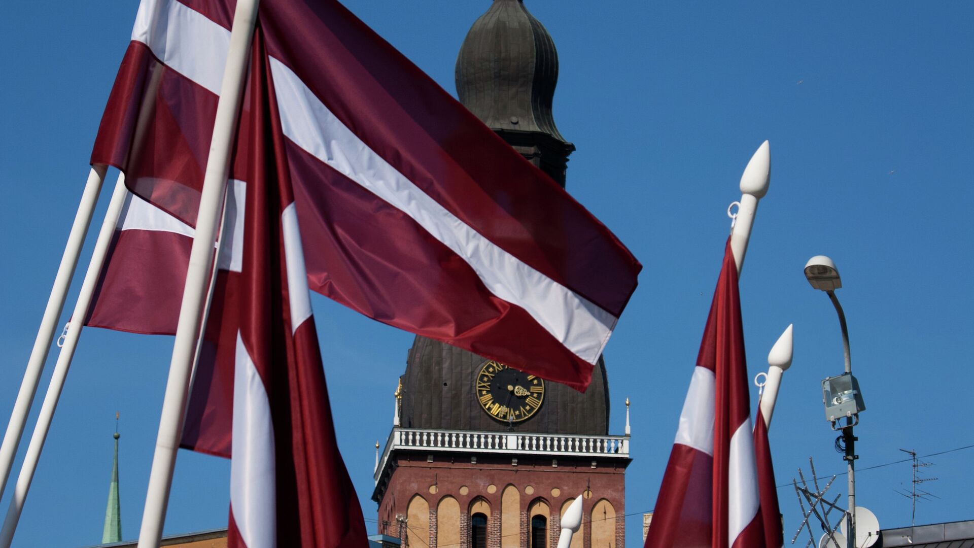 Флаг Латвии. Латвия и Россия. Латвия люди.
