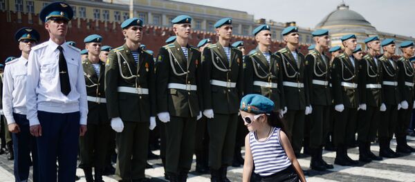 Пругаста мајица – савршена за морнаре и супермоделе - Sputnik Србија