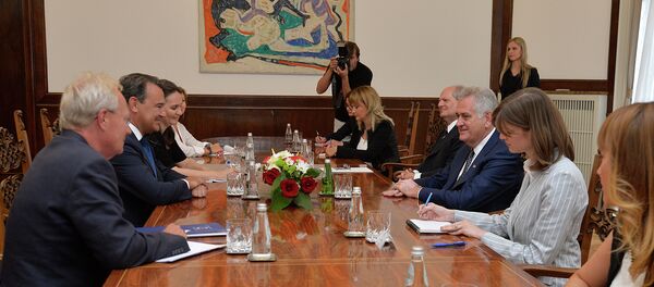 Аугустин Конде у разговору са Томиславом Николићем - Sputnik Србија