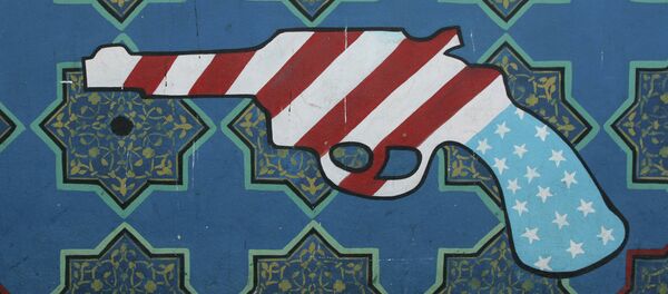 Jedan od grafita na zgradi nekadašnje ambasade SAD u Teheranu - Sputnik Srbija