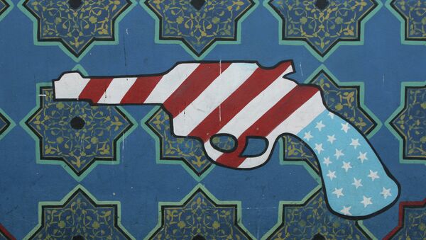 Jedan od grafita na zgradi nekadašnje ambasade SAD u Teheranu - Sputnik Srbija