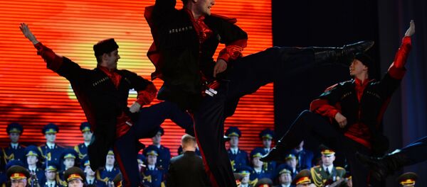 Ансамбл броји више од 200 људи, укључујући 150 професионалних уметника Ансамбл броји више од 200 људи, укључујући 150 професионалних уметника - Sputnik Србија