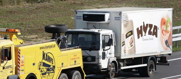 Камион у коме су се угушили мигранти у Аустрији - Sputnik Србија