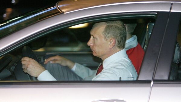 Vladimir Putin vozi Gaz - Sputnik Srbija