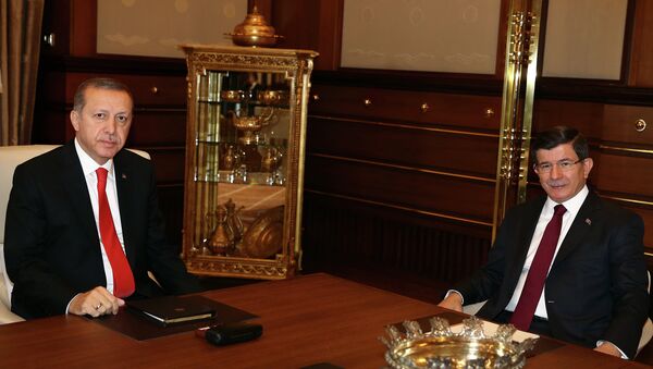 Truski predsednik Redžep Tajip Erdogan i premijer Ahmet Davutoglu - Sputnik Srbija