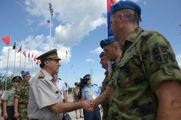 Načelnik Generalštaba VS general Ljubiša Diković sa srpskim gardistima u Pekingu Načelnik Generalštaba VS general Ljubiša Diković sa srpskim gardistima u Pekingu - Sputnik Srbija