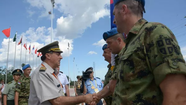 Načelnik Generalštaba VS general Ljubiša Diković sa srpskim gardistima u Pekingu - Sputnik Srbija