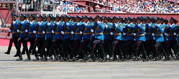 Српски гардисти продефиловали Тјенанменом - Sputnik Србија